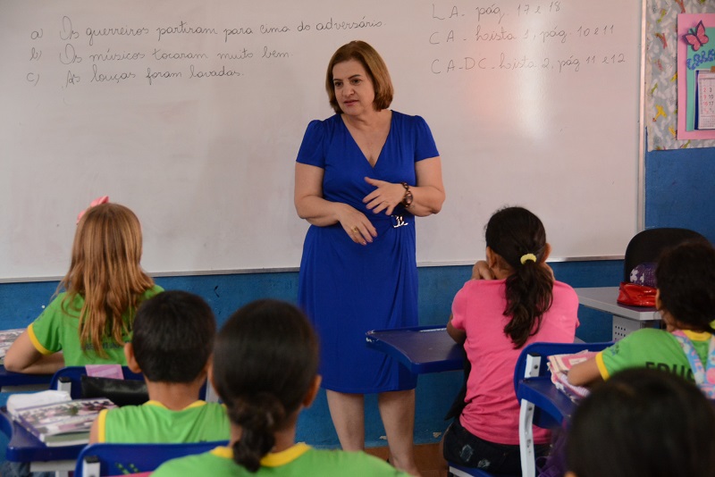 Projeto Maria Vai à Escola Juíza visita Escola Municipal Francisco de Souza Bríglia educarr